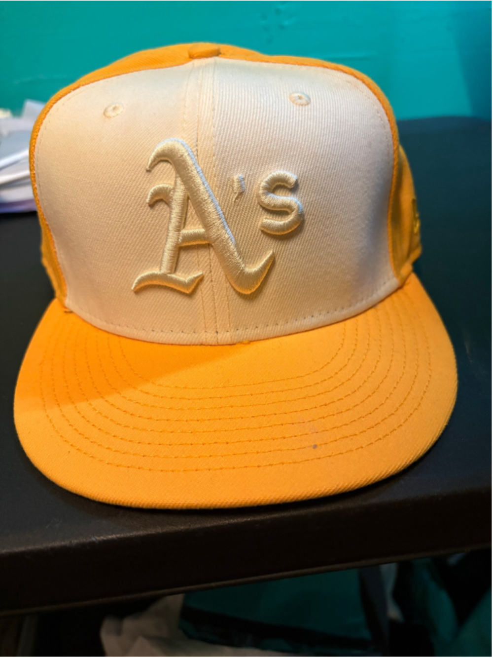 Men's New Era Oakland A's Hat 7 5/8 Size Yellow and White